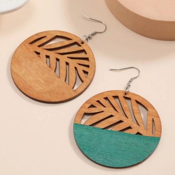 Wood Circle Leaf Cutout Earrings - Picture 2 of 4